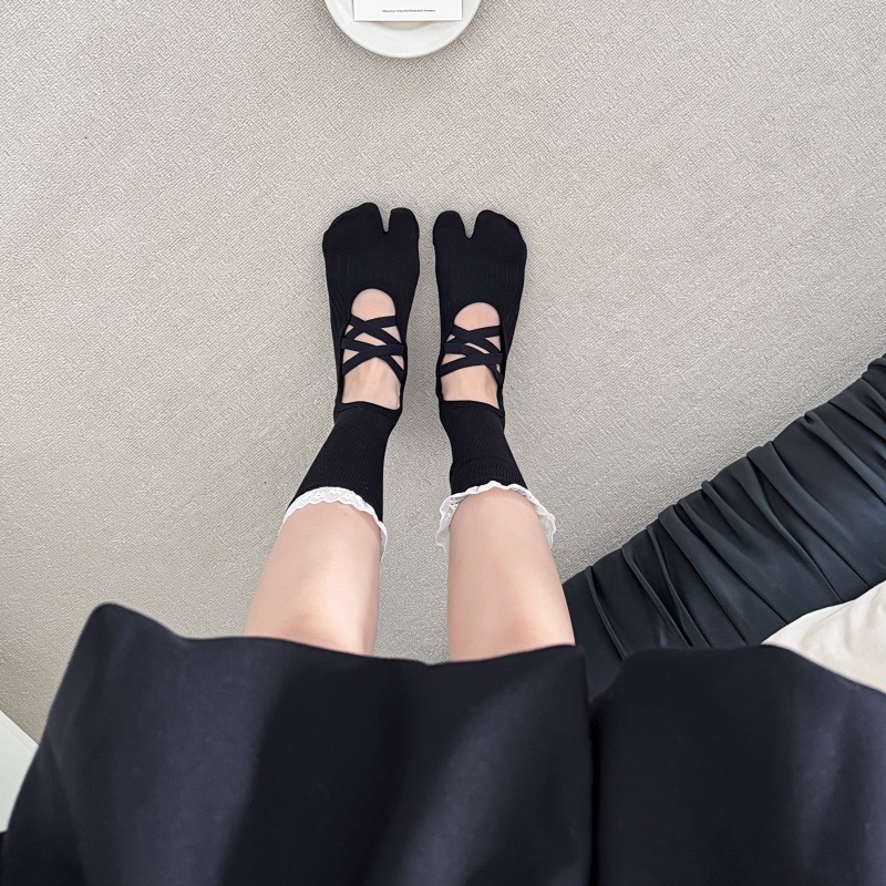 جوارب يوغا نسائية بتصميم مفتوح - مراجعة Toe Sock Split وسعره
